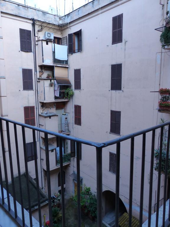 Between Termini & Colosseo Roma Exterior foto
