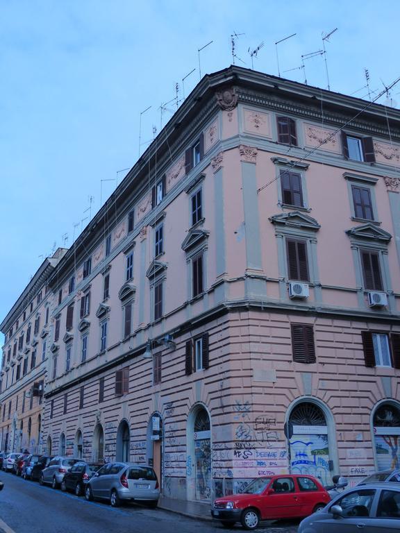 Between Termini & Colosseo Roma Exterior foto